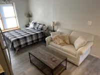 Cozy new efficiency close to beach and shopping Hotels in Saco