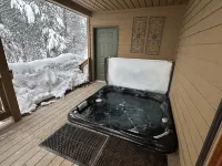 Cozy mountain retreat, views of Grand Teton, 30 minutes to JHMR and downtown.