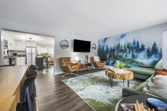 Keyless, KING bd, WIFI, desk, Fox River Bike Trail, near MetraTrain