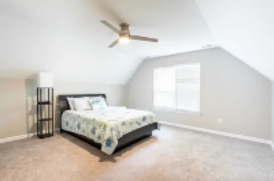 8 Miles to Bush Gardens/5 Bedroom Rancher with 2 Master's/ Playground/Backyard