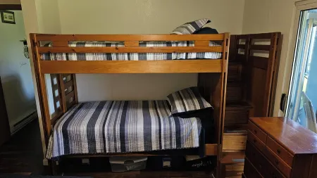 1ST floor Condo NO STAIRS, beaches ,pool cedar point camp perry marsh parks,<br>