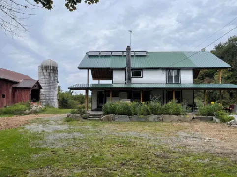 Cozy  2 bed 2 bath apt. with porch, peaceful Riverfront in the NW Catskill area
