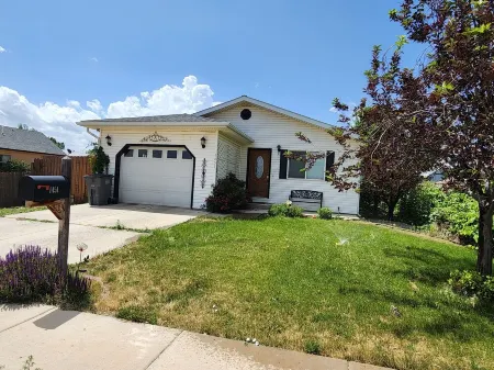 Quiet charming 3-bedroom house in central Cortez with WiFi and central air.