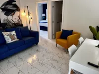 Unit 6 Premium 1 Bedroom King Pool View Suite, King Bed, kitchen, pool view