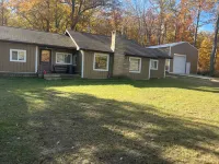 Cabin with Hot tub. Close to Higgins Lake
