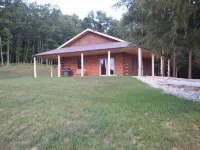 Secluded Rental Cabin on Southern Illinois Wine Trail, Private Hot Tub