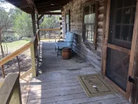 Cedar Ridge Log Cabin on 14 acres - Pet Friendly!