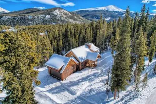Charming Cabin with Hot Tub & Stunning Views