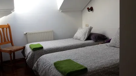 Flat halfway between the beach and Llanes downtown Отели в г. Льянес