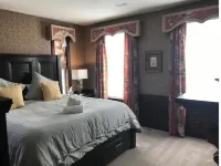 Oakshire Guest House - Jacuzzi + Incredible Views! Hotels near Yakima Bible Baptist Church