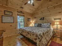 Rustic Log Cabin Retreat, Hot Tub + Firepit Hotels in Cherry Log