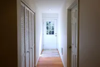 Surf Bungalow - pets welcome, fully fenced yard!