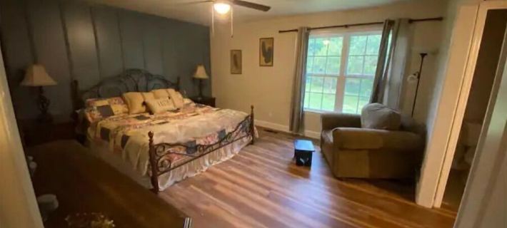 Alice’s Acres Hotels in DeKalb County
