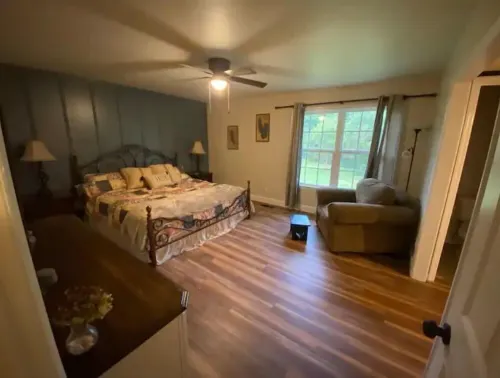 Alice’s Acres Hotels in DeKalb County