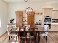 The Desert Moon- A luxurious retreat w/ amazing patio, shuffleboard, EV charger