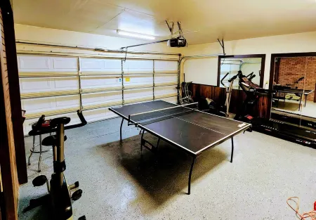 Gorgeous Island-Themed Retreat Sleeps 30 in Orem, UT! Отели рядом с достопримечательностью «Университет Юта Вэлли»