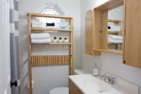 Modern Riverfront Getaway on Little Miami River Symmes Township住宿飯店