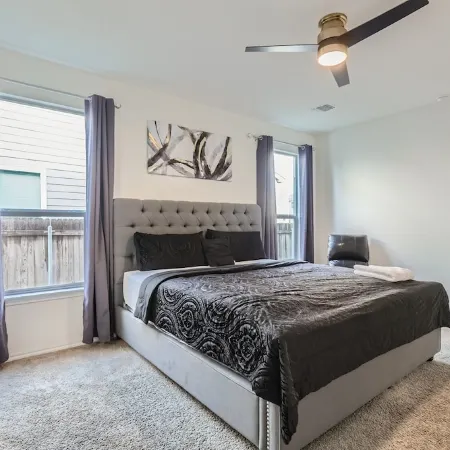 Serenity Haven: Charming 5 Bed with Moden Amenities