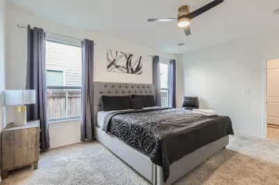 Serenity Haven: Charming 5 Bed with Moden Amenities