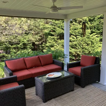 WALK TO VILLAGE LOCATION, NEW POOL, FAMILY COMPOUND!