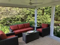 WALK TO VILLAGE LOCATION, NEW POOL, FAMILY COMPOUND!