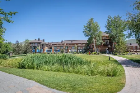 Sun Valley retreat at Lodge II Condos with garage and Resort Amenities