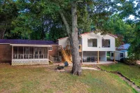 5Br - Lakefront Home - 4 King Beds, Private Dock, Kayaks, Canoe, & Fast WiFi