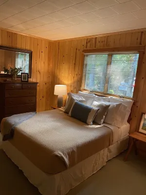 Cozy beachfront cottage in Harbor Springs/Good Hart/M-119/Tunnel of Trees.