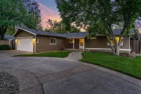 Cozy All Hardwood Home w Private Pool Near Enloe & Csuc - 3 étoiles