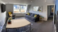 Elegant Apartment Steps from Roman Baths & Abbey