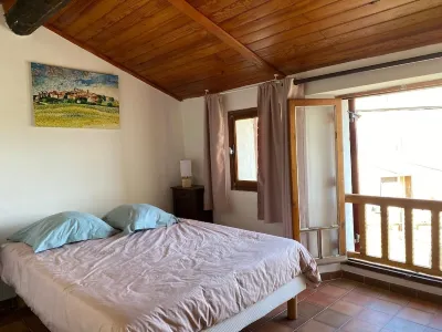 Le Castelet de Montmeyan Apartment near the lakes