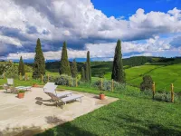 Mascagni farmhouse among the olive trees and the Tuscan hills in the Val d'Orcia Hotels in Pienza