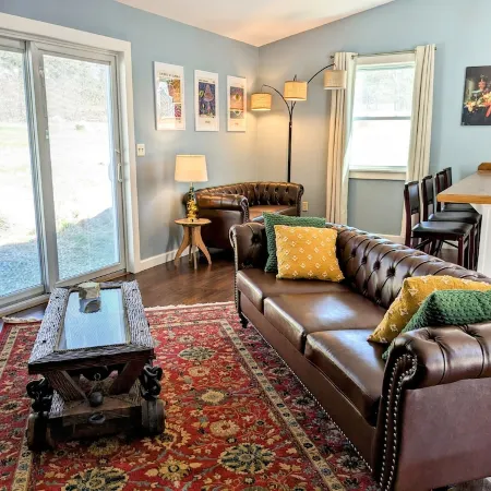 Country Mama's Modern Artsy Cottage