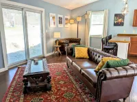 Country Mama's Modern Artsy Cottage 세지윅 호텔