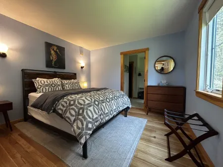 Modern Woodland Privacy with Ocean, Trails, and Lobster All in Walking Distance.