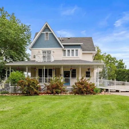 Big Blue on QQ - 5 Br House Near the Chain of Lakes