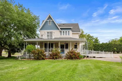 Big Blue on QQ - 5 Br House Near the Chain of Lakes Hotel dekat Timber Creek Gift Shop