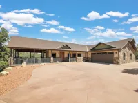 Canyon-View Retreat Minutes from Zion with Hot Tub, Game Room & Chef’s Kitchen Hotels in Kane County