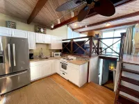 Aqua Lodge Houseboat "Captain's Quarters"