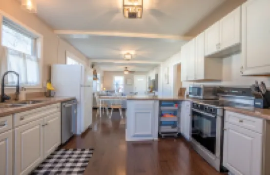 Cozy Convenient Cottage