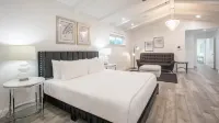 Stunning Scottsdale Villa with Modern Features, Pool/Spa, and Soccer! Hotels near HomeGoods