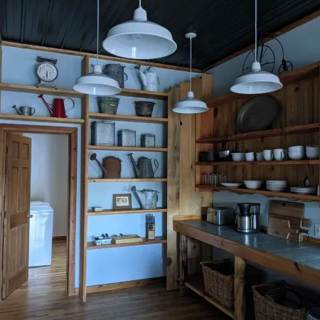 Calamity Jane's Hideaway 1-Bedroom, 1-Bath, Huge Deck, Close to Main Street