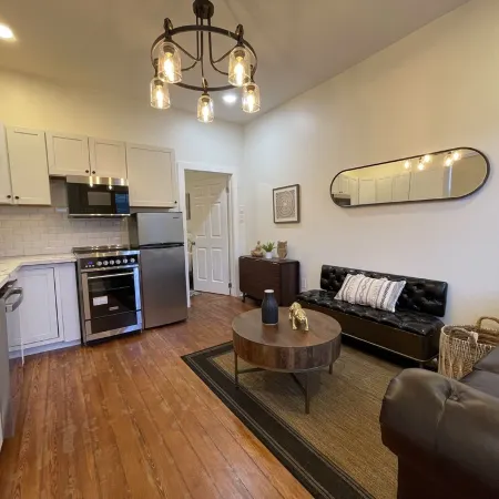 Lovely 3 Bedroom Shotgun Home - 15 Minutes to French Quarter Отели рядом с достопримечательностью «Зоопарк «Одюбон»»