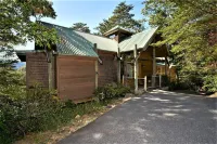 Private, Romantic Luxury Mountain Cabin in the Woods with Incredible Views Hotels near Cook's Sports