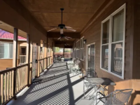 Beautiful rustic lodge located on Lake Guntersville with private boat ramp/dock