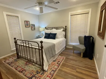 Newly Renovated Charming Oxford Condo Located Steps to the Square!