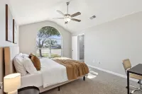 Remodeled Modern Private Boutique Getaway! 3bd/2ba