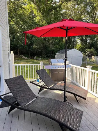Peaceful Onset Beach Home. 5 Bedrooms, Wareham MA Отели в г. Вэрхэм