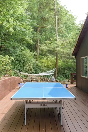 Charming 3-BR house: Lake Views, Firepit, Ping Pong, & Kayaks in Greenwood Lake
