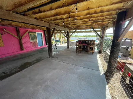 Best Texas Fishing, Waterfront with a Swimming Pool and Pet Friendly